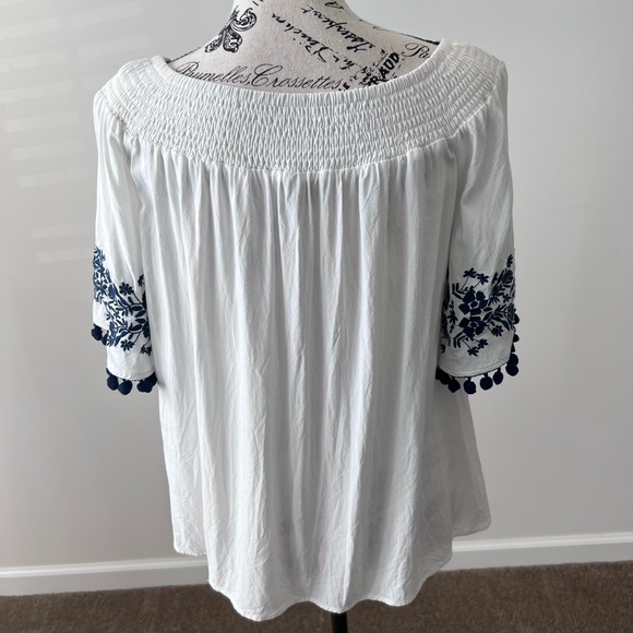 Show Me Your Mumu Boho Presley Embroidered Tunic White with Blue Flower Sz S - Picture 5 of 10